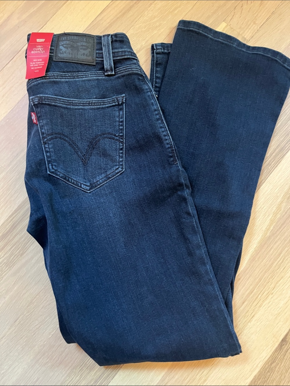 Levi's 529Women's mid rise  Dark Indigo curvy Bootcut Jeans 28x32
